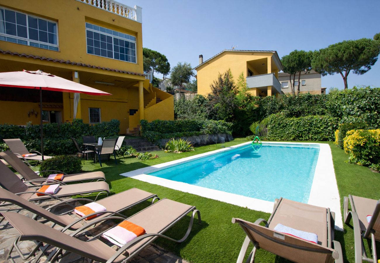 Villa en maçanet de la selva - ¡2 moradas privadas en una magnífica villa!