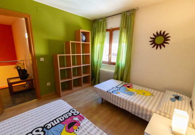 Villa en Banyoles - Oasis con piscina cerca de lago y Museo Dali! Villa en Banyoles - Oasis con piscina cerca de lago y Museo Dali!