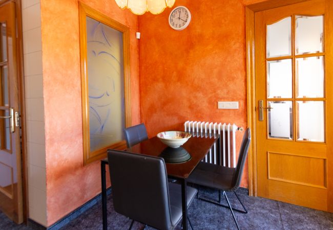 Villa en Banyoles - Oasis con piscina cerca de lago y Museo Dali! Villa en Banyoles - Oasis con piscina cerca de lago y Museo Dali!