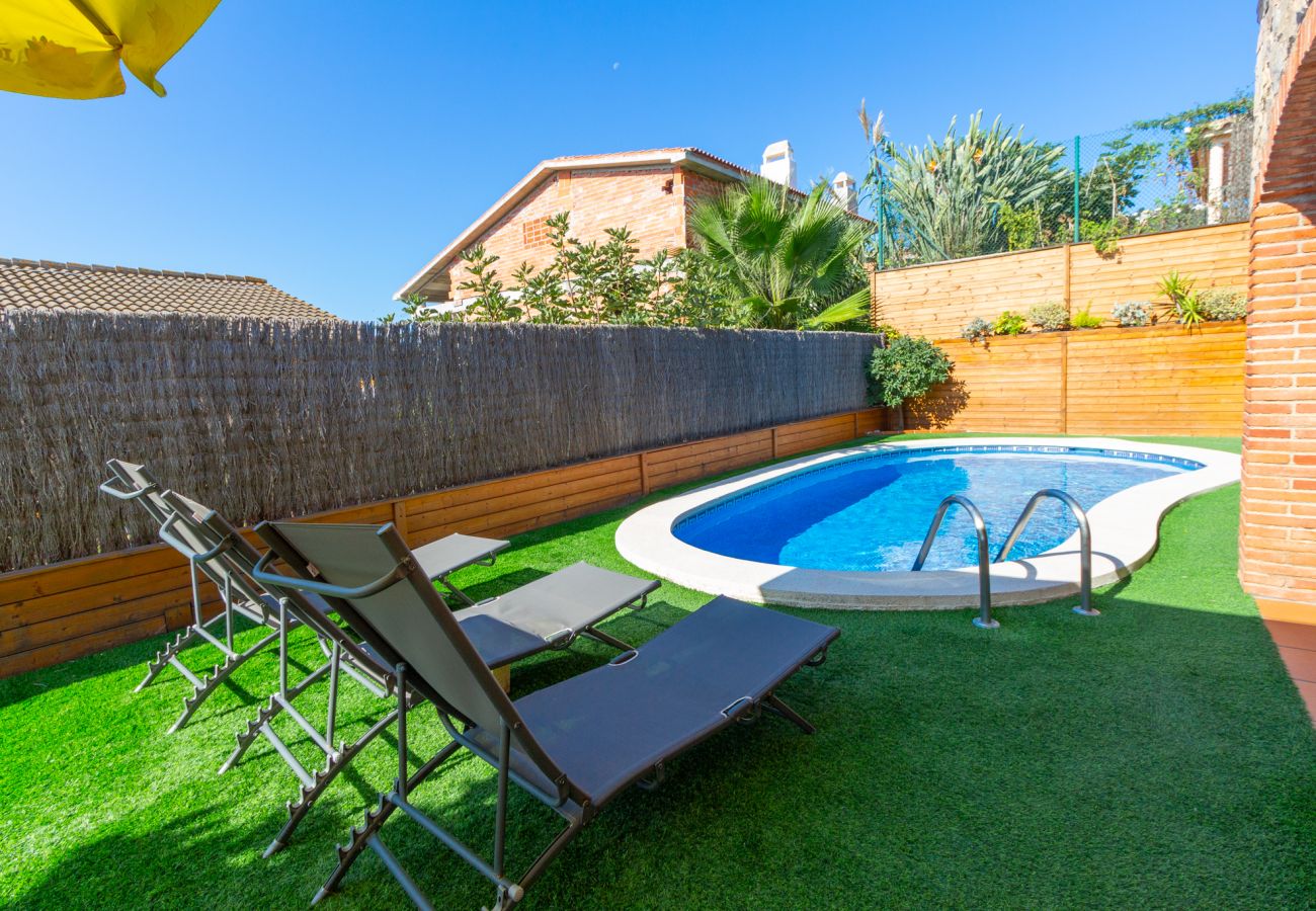 Villa en Pineda de Mar - Villa en la playa para 8 pax, coche no necesario! 