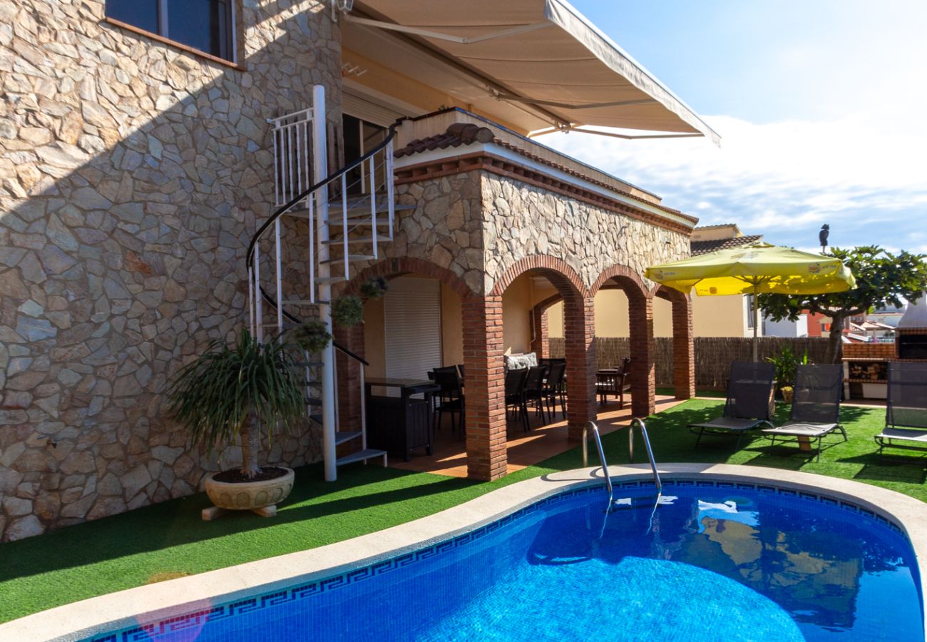 Villa en Pineda de Mar - Villa en la playa para 8 pax, coche no necesario! 