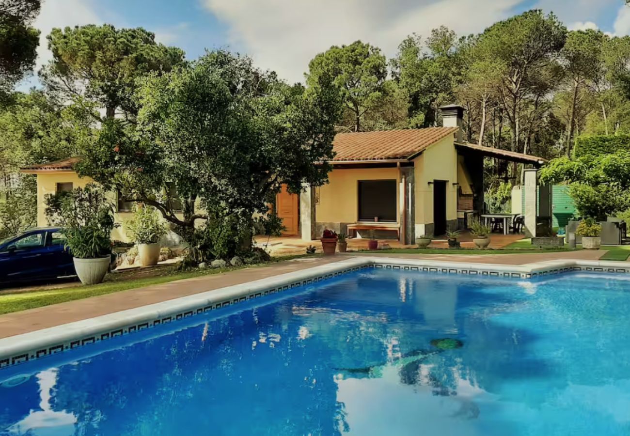 Villa en Sils - Espaciosa casa de campo en Costa Brava, relájate!