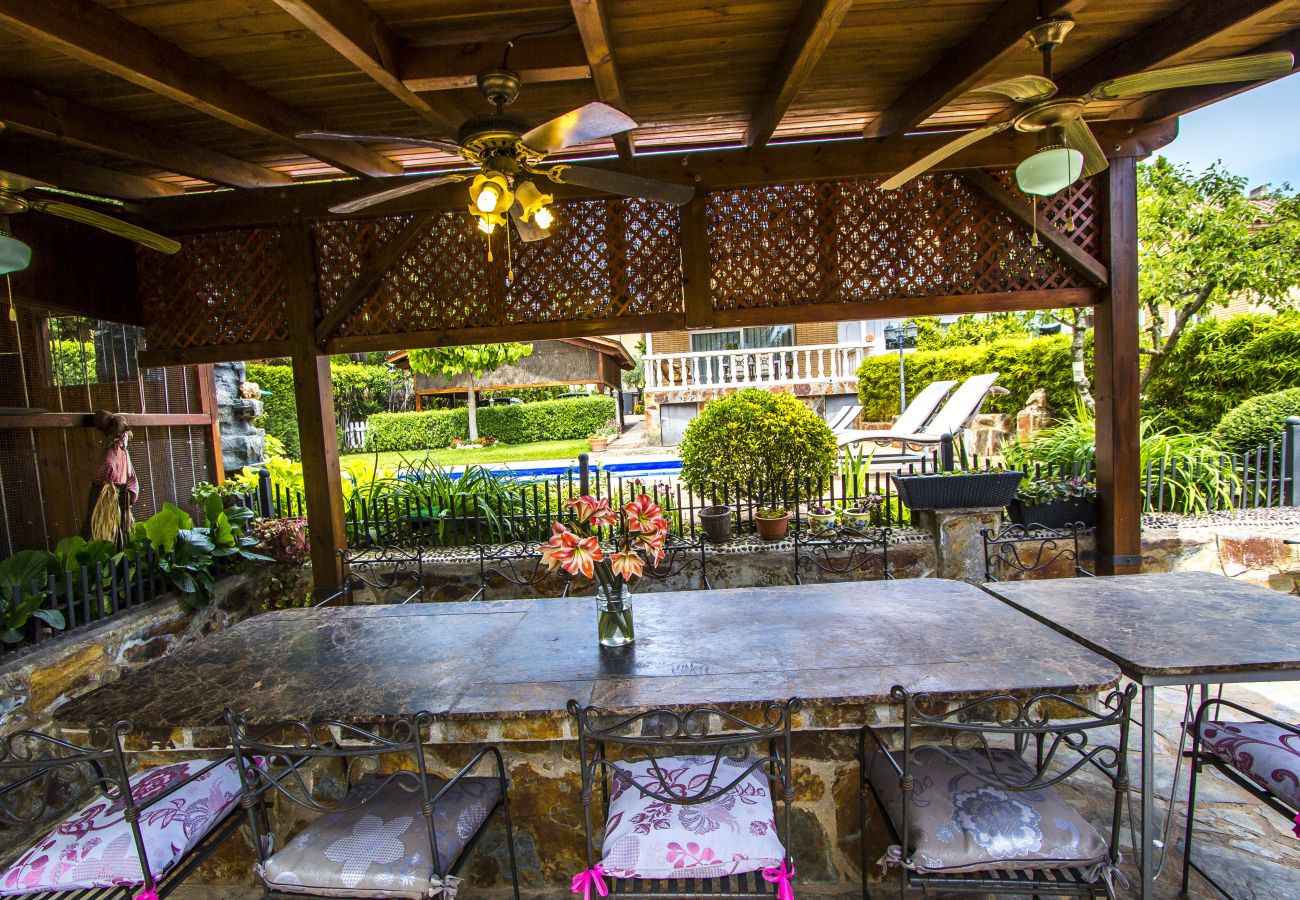 Villa en Sabadell - Naturaleza, piscina, tenis, Barcelona 15 minutos!