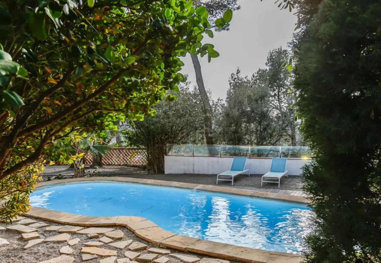 Villa en Castelldefels - Santuario de Sol y Arena: playa 2km y BCN 20km!