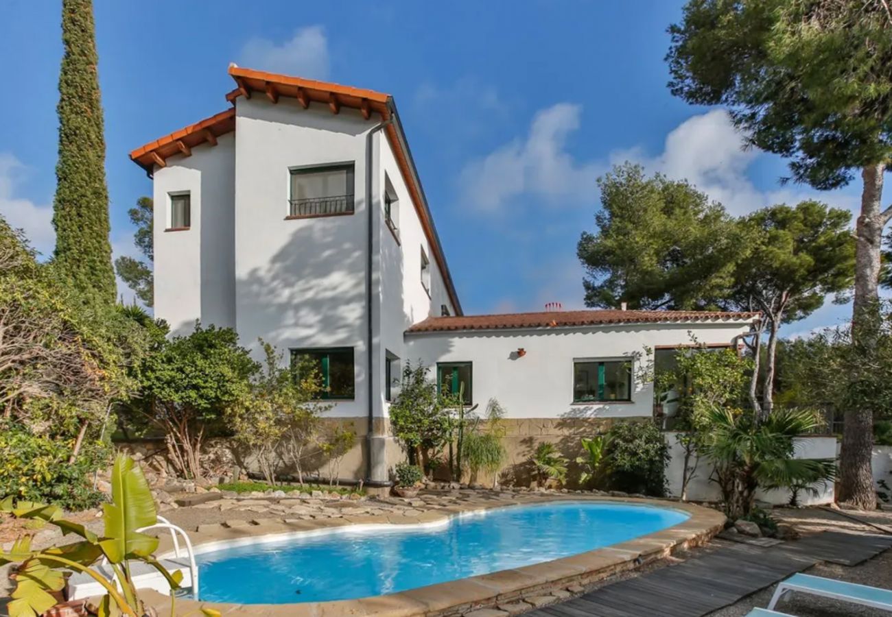 Villa en Castelldefels - Santuario de Sol y Arena: playa 2km y BCN 20km!