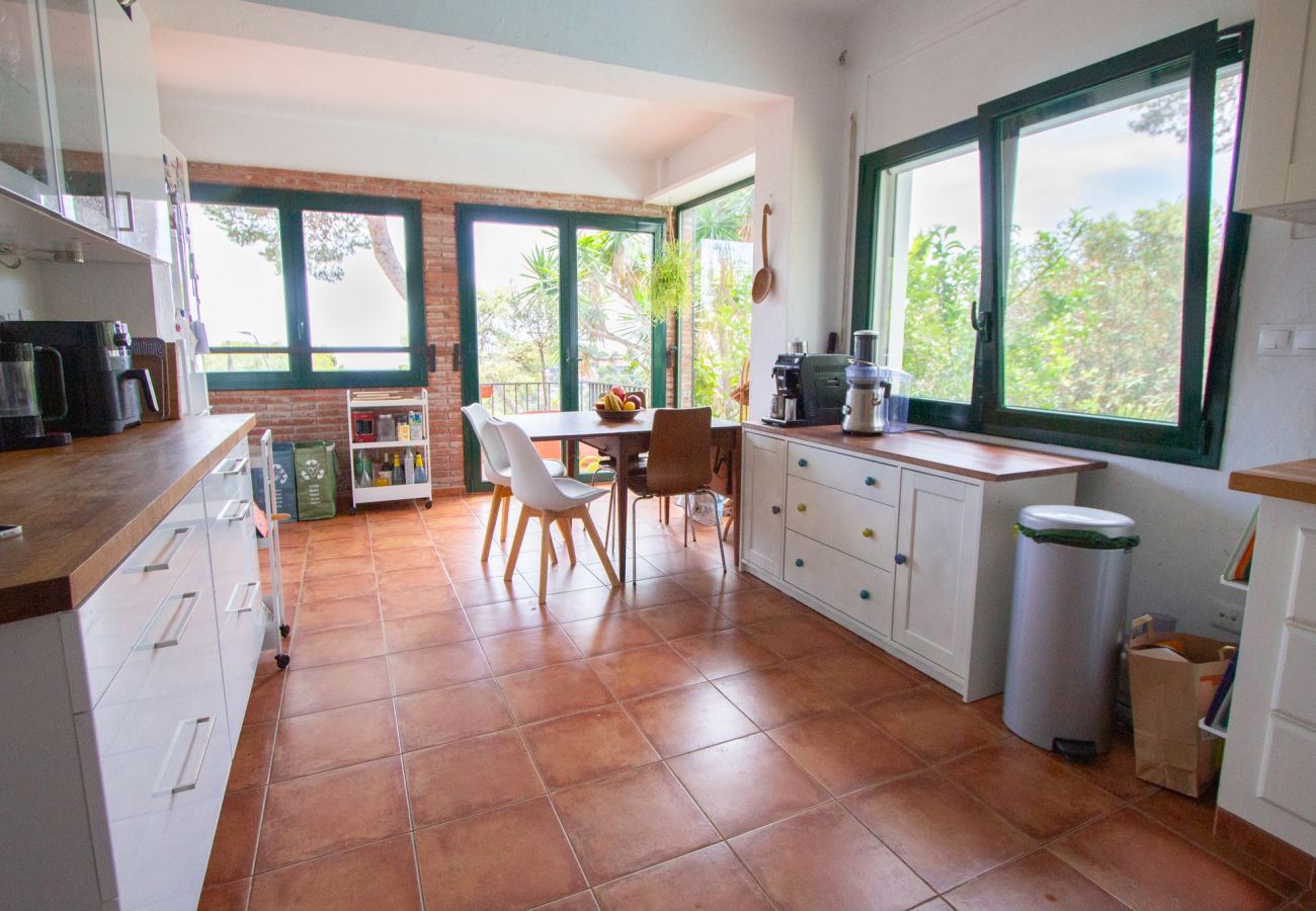 Villa en Castelldefels - Santuario de Sol y Arena: playa 2km y BCN 20km!
