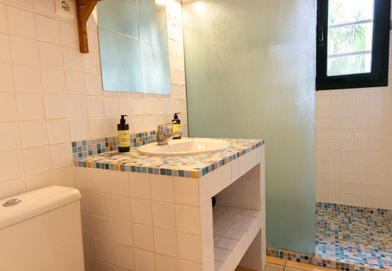 Villa en Castelldefels - Encantadora villa privada: playa 2km y BCN 20km!