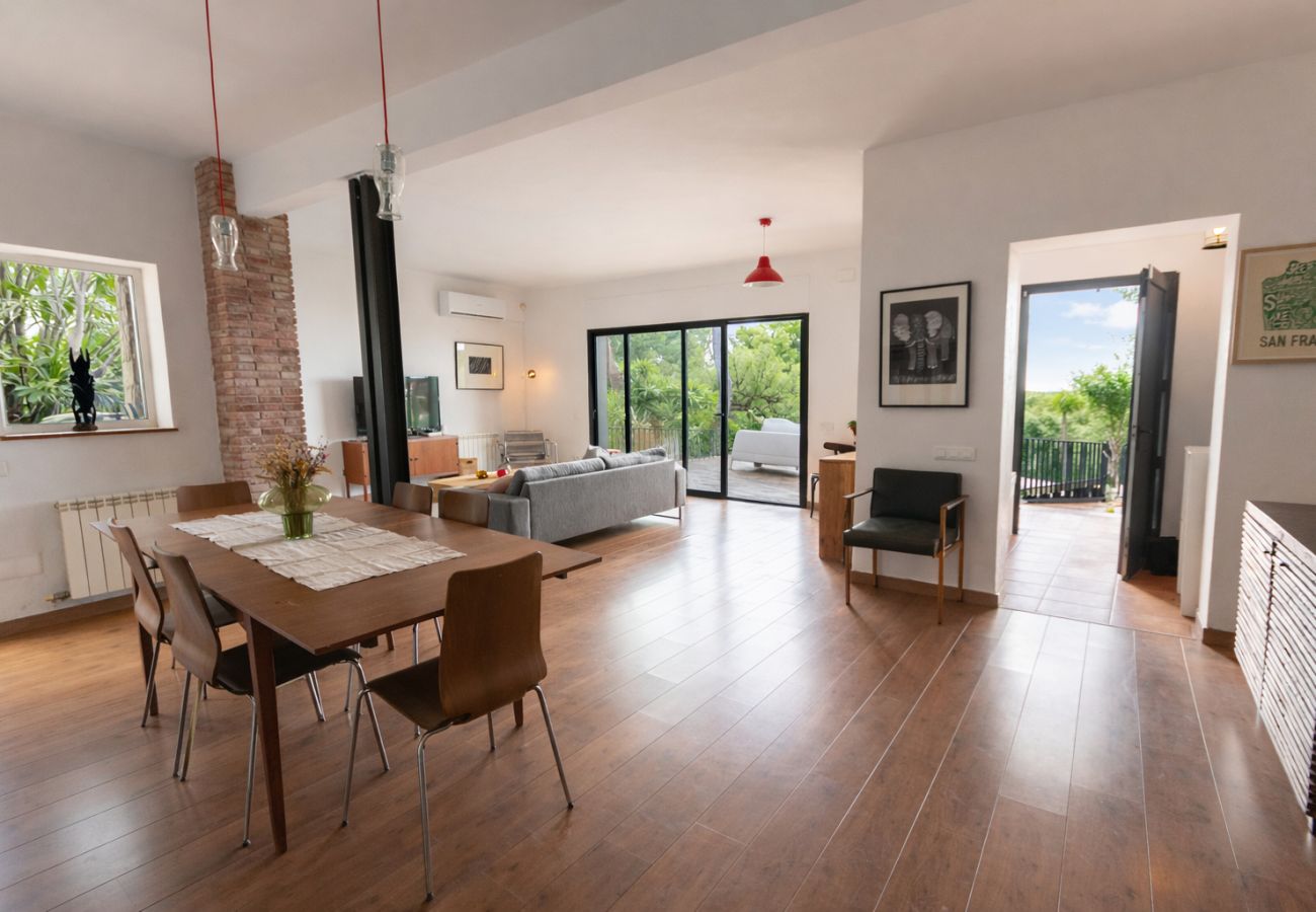 Villa en Castelldefels - Encantadora villa privada: playa 2km y BCN 20km!