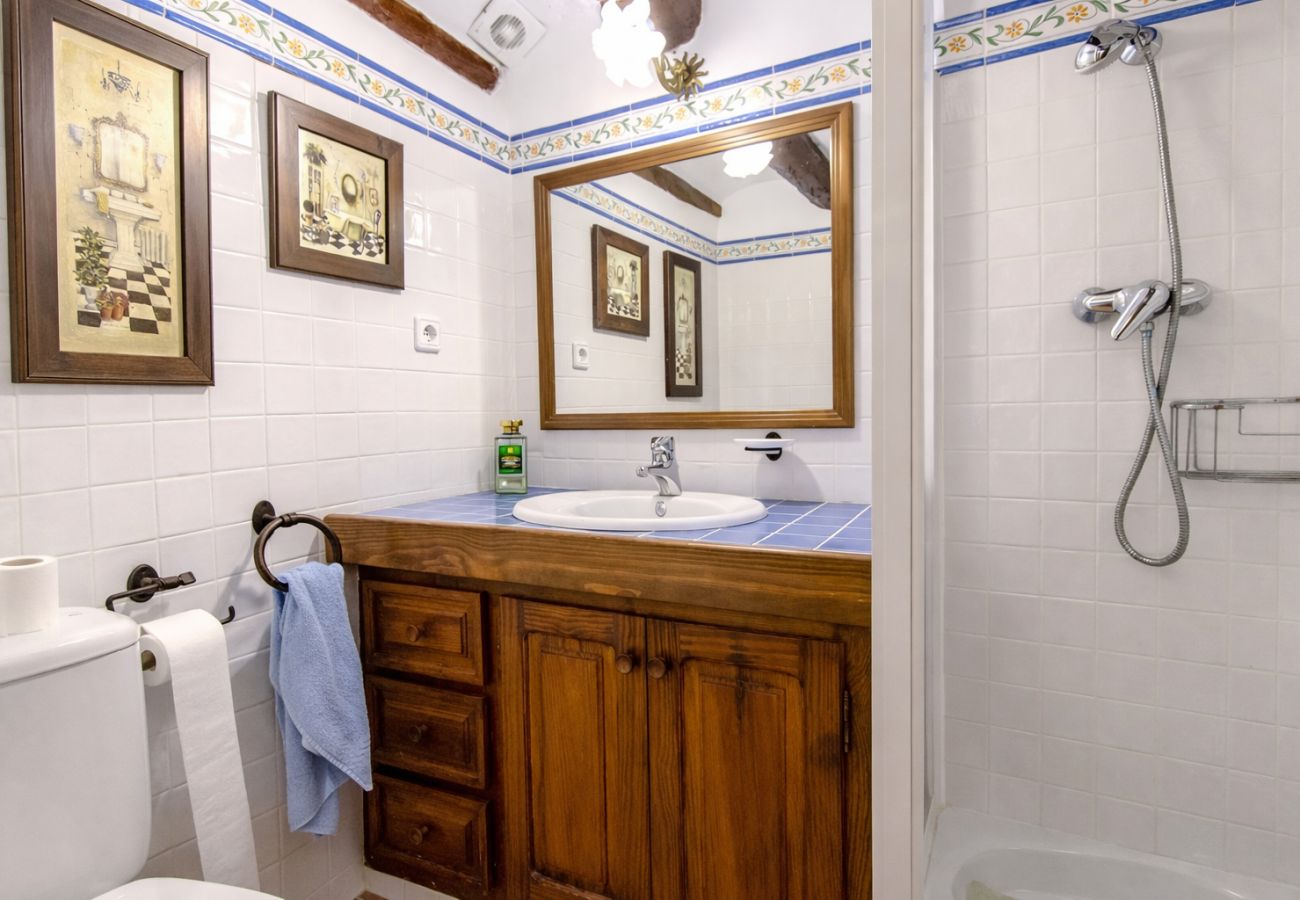 Villa en Santa Oliva - Majestuosa e historica para 32 personas, playa 10km