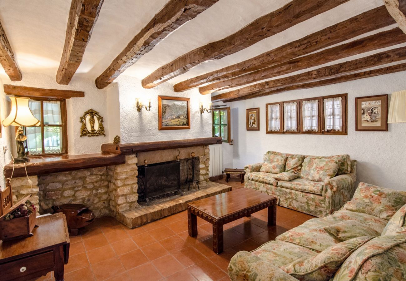 Villa en Santa Oliva - Majestuosa e historica para 32 personas, playa 10km