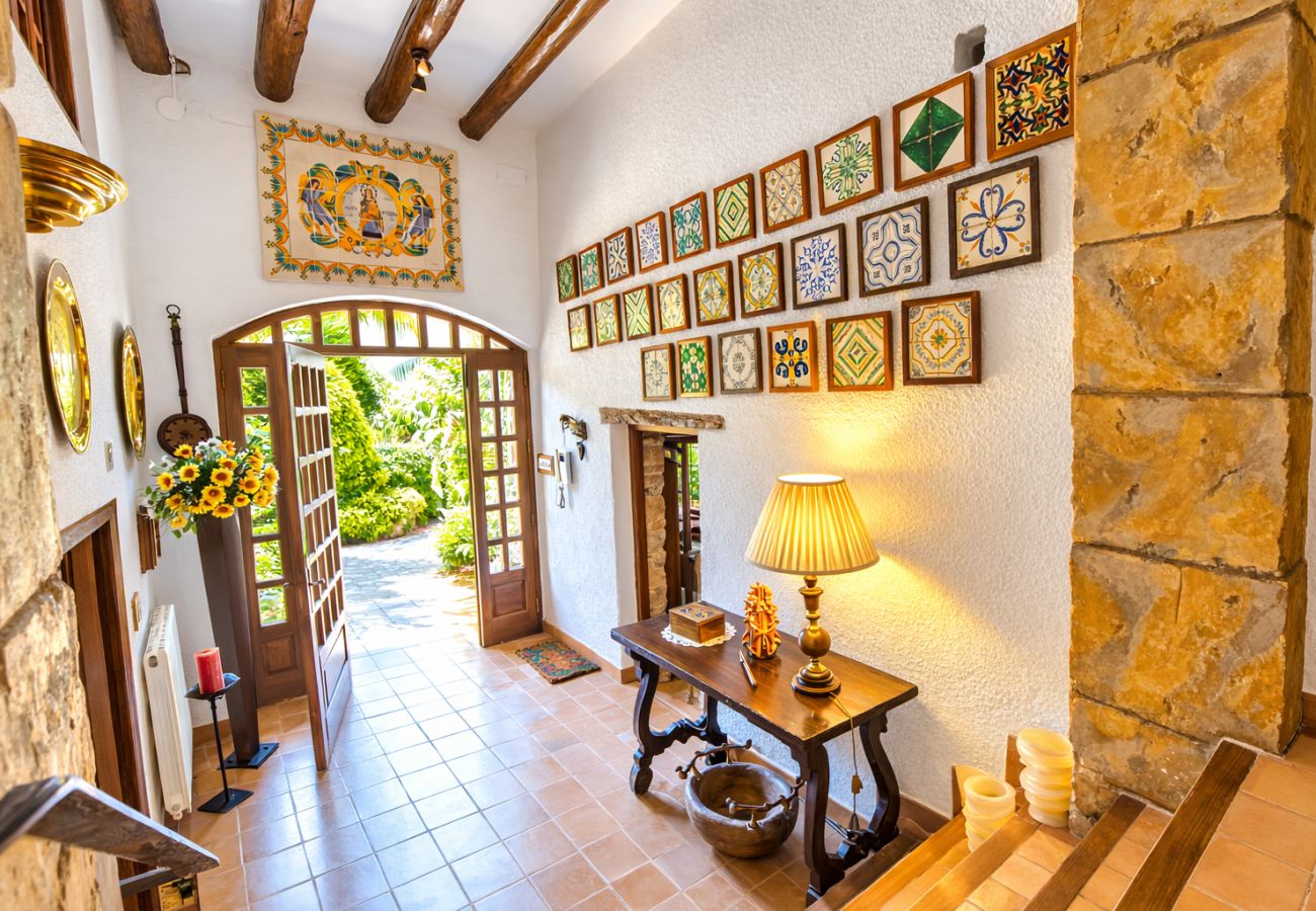 Villa en Santa Oliva - Majestuosa e historica para 32 personas, playa 10km