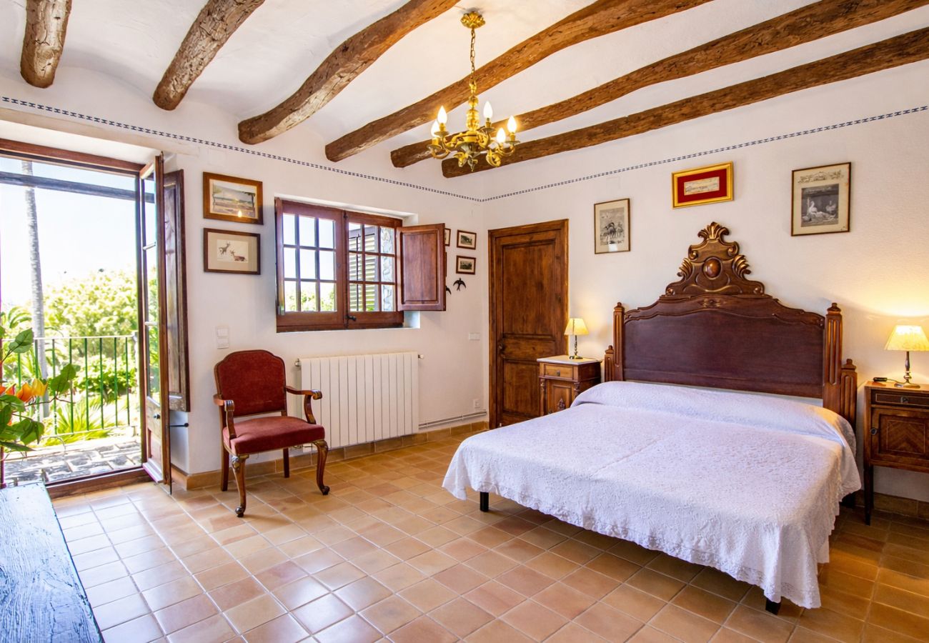 Villa en Santa Oliva - Majestuosa e historica para 32 personas, playa 10km