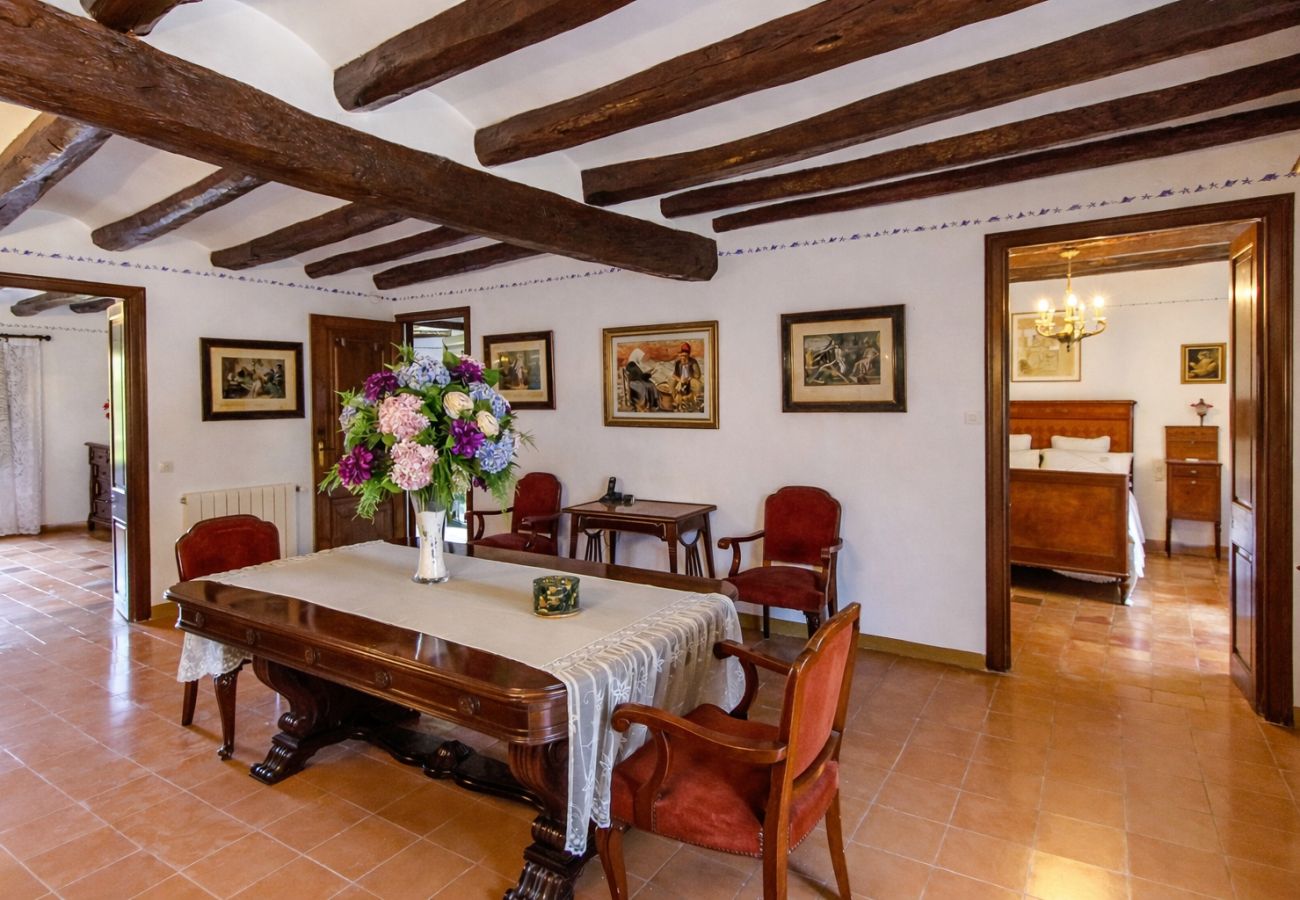 Villa en Santa Oliva - Majestuosa e historica para 32 personas, playa 10km