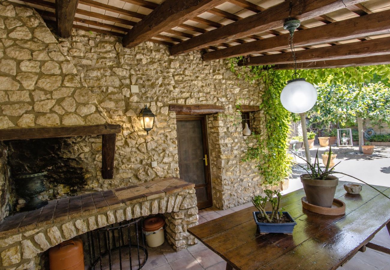 Villa en Santa Oliva - Majestuosa e historica para 32 personas, playa 10km