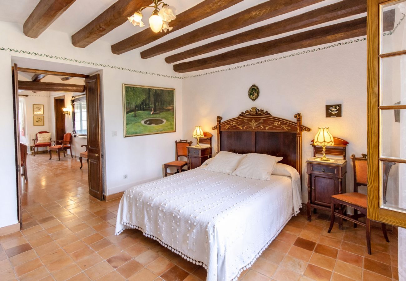 Villa en Santa Oliva - Majestuosa e historica para 32 personas, playa 10km