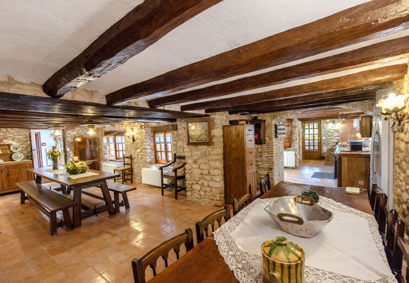 Villa en Santa Oliva - Majestuosa e historica para 32 personas, playa 10km