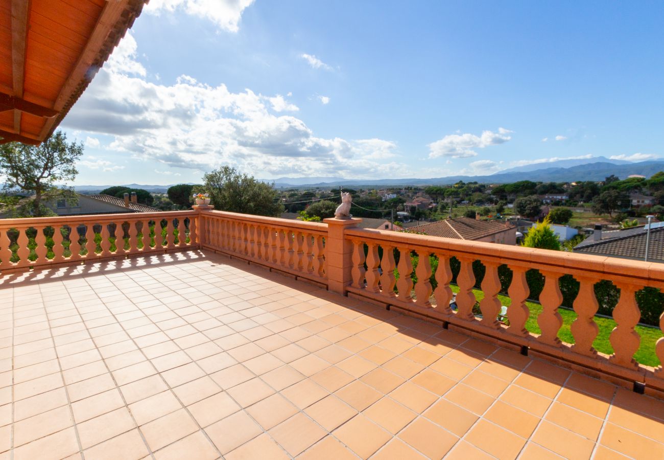 Villa en Sils - Hermosa villa a tan solo 25 km de la playa de Lloret de Mar