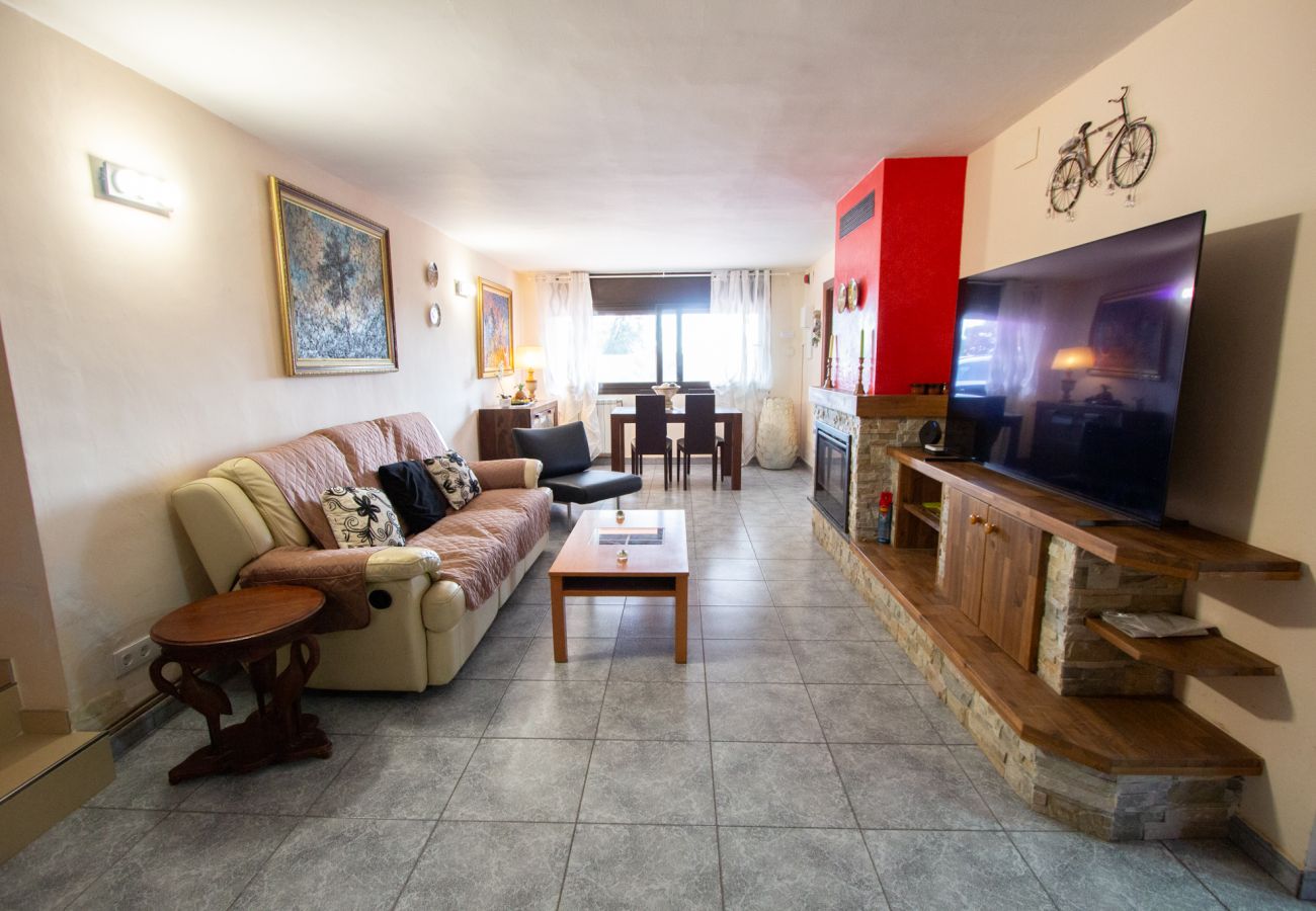 Villa en Sils - Hermosa villa a tan solo 25 km de la playa de Lloret de Mar