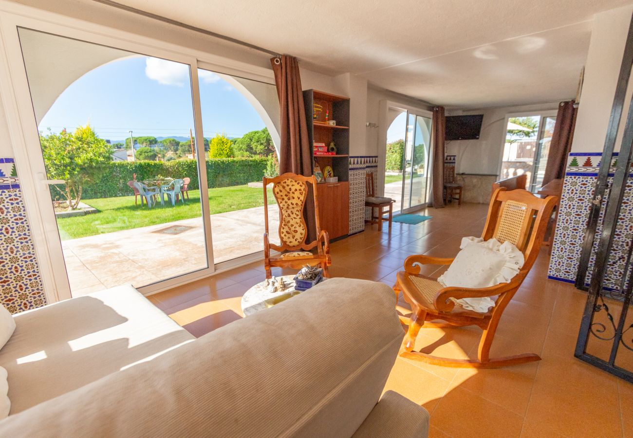 Villa en Sils - Hermosa villa a tan solo 25 km de la playa de Lloret de Mar