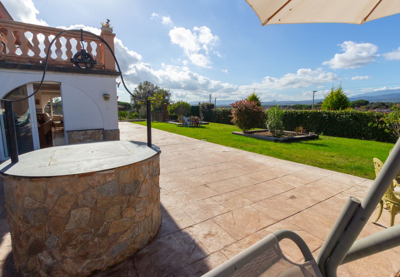 Villa en Sils - Hermosa villa a tan solo 25 km de la playa de Lloret de Mar