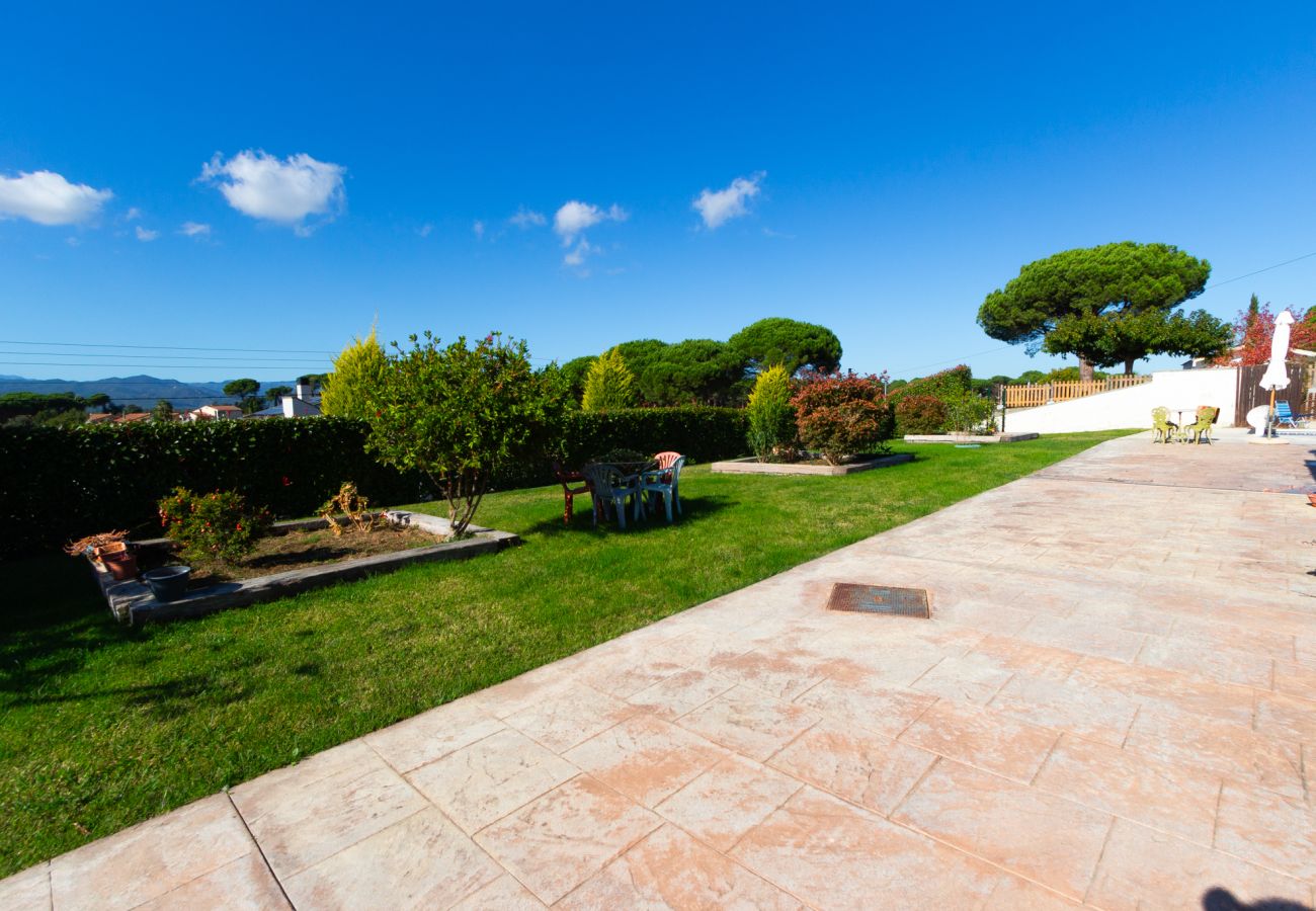 Villa en Sils - Hermosa villa a tan solo 25 km de la playa de Lloret de Mar