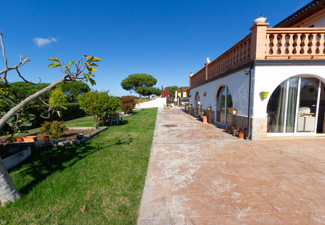 Villa en Sils - Hermosa villa a tan solo 25 km de la playa de Lloret de Mar