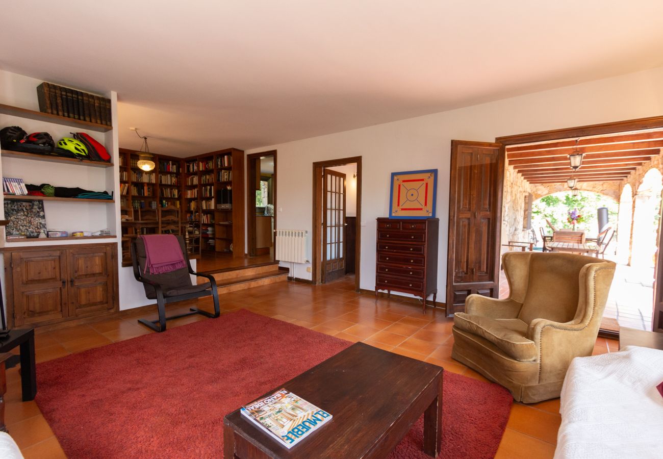 Villa en Cervelló - Rural getaway with pool & nature, 26 km BCN