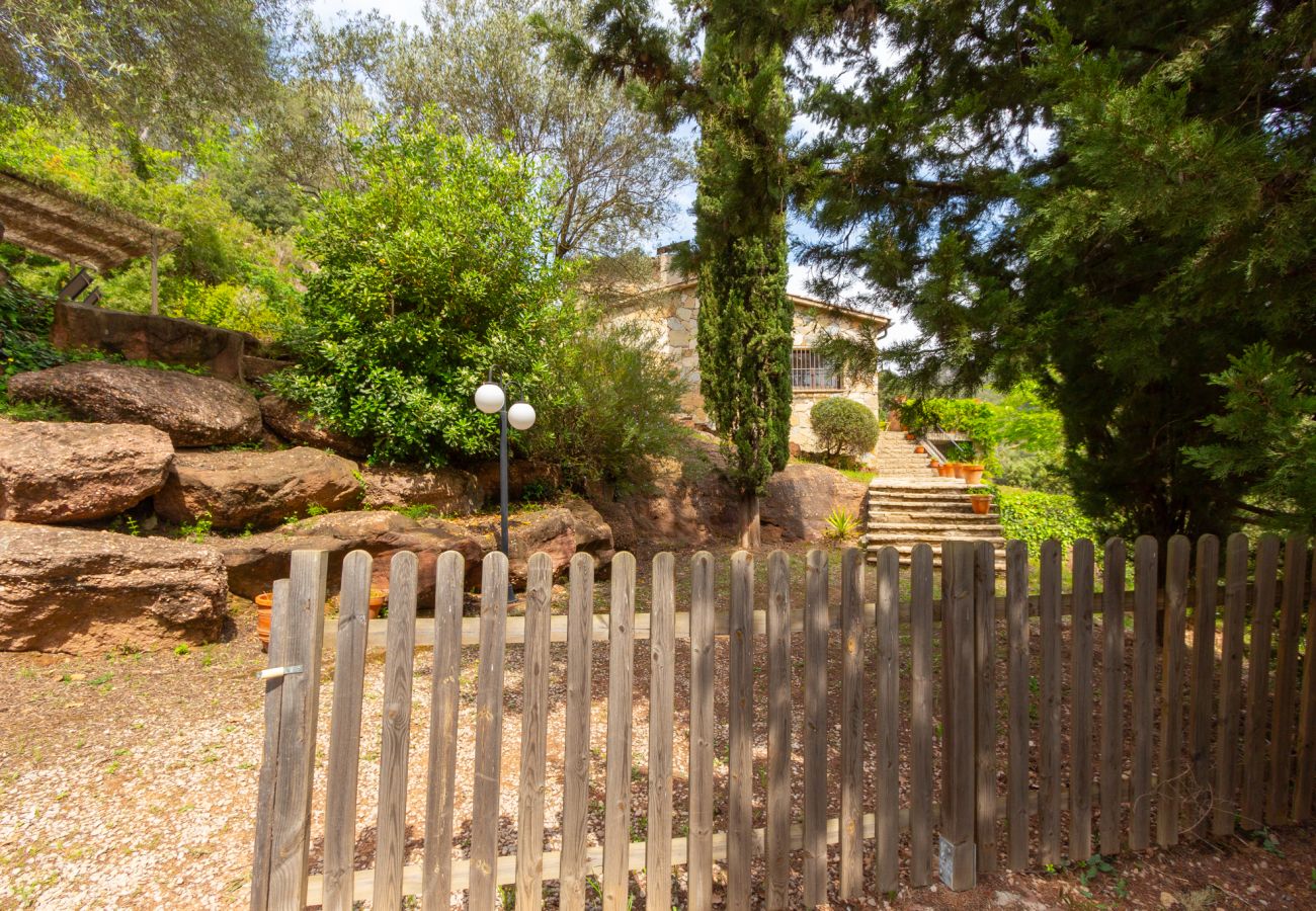 Villa en Cervelló - Rural getaway with pool & nature, 26 km BCN