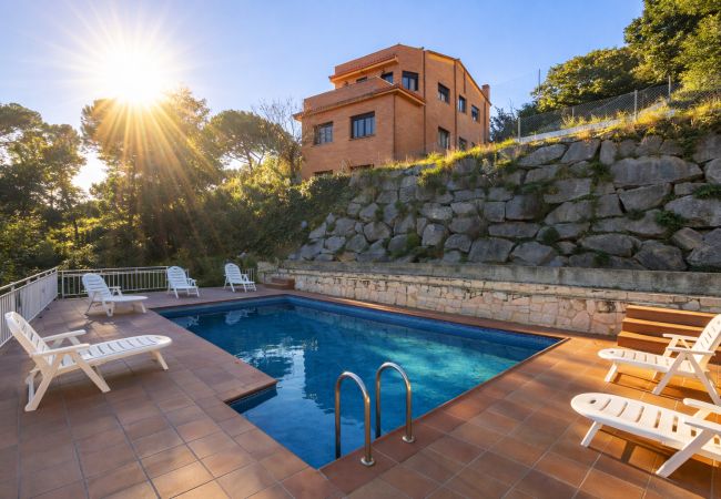 Villa en Sant Cebrià de Vallalta - Espectaculares vistas a la montaña a 4km de la playa