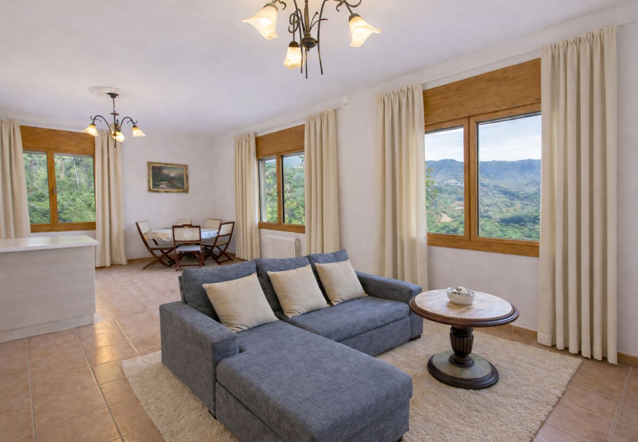 Villa en Sant Cebrià de Vallalta - Espectaculares vistas a la montaña a 4km de la playa