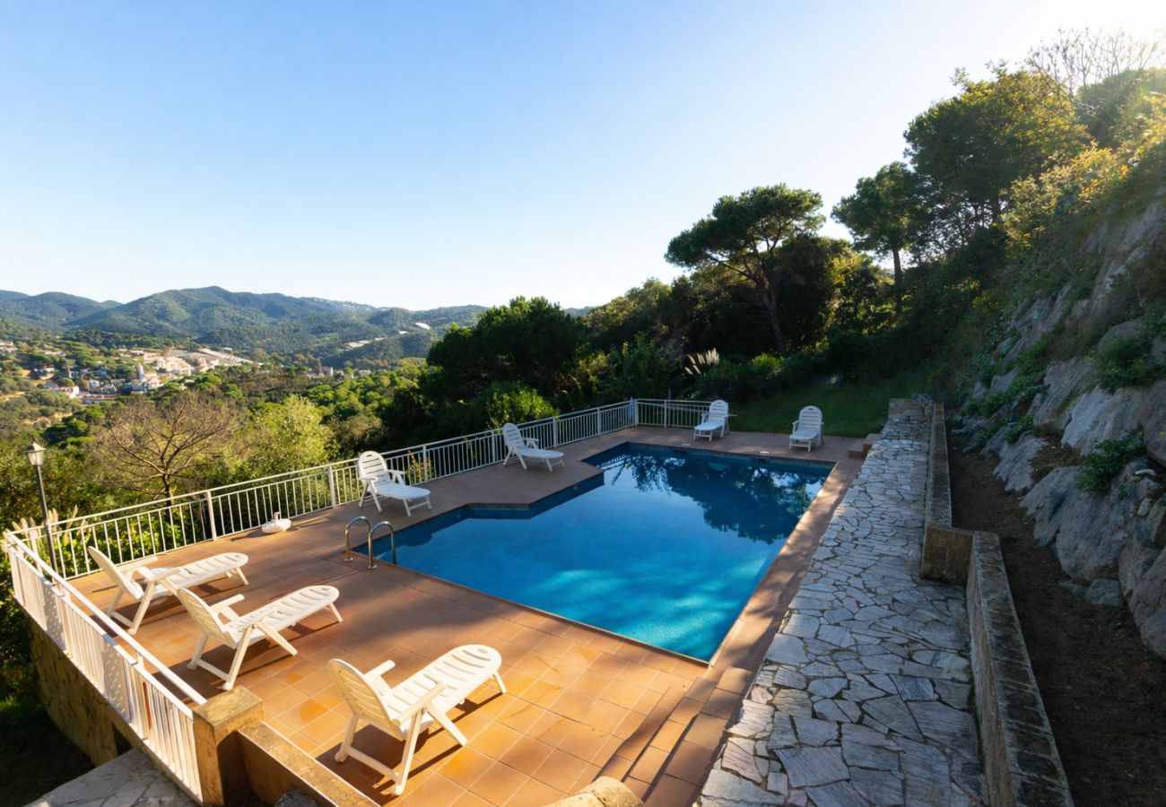 Villa en Sant Cebrià de Vallalta - Espectaculares vistas a la montaña a 4km de la playa