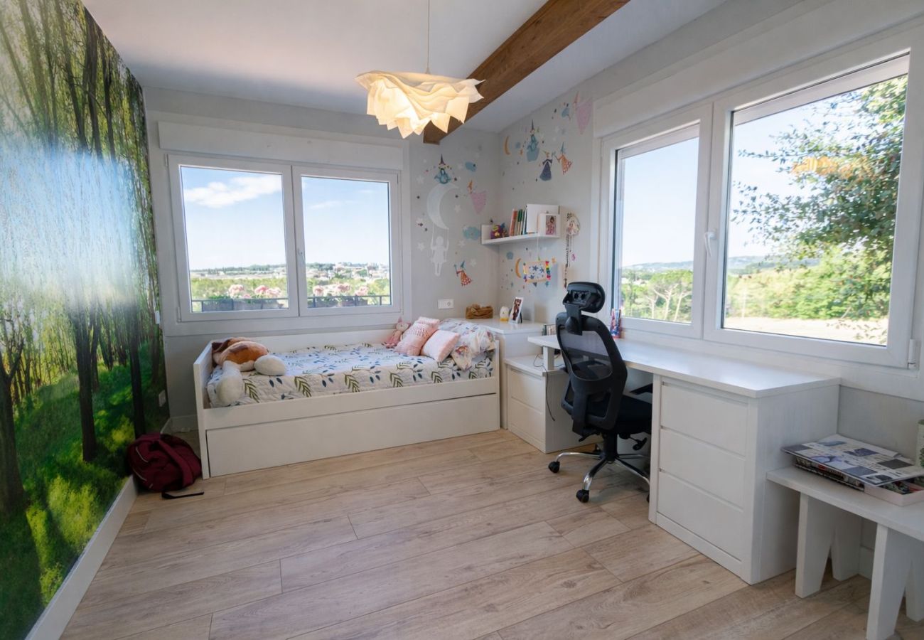 Villa en Llinars del Vallès - Villa con piscina cerca de Barcelona - Tiendas a pie