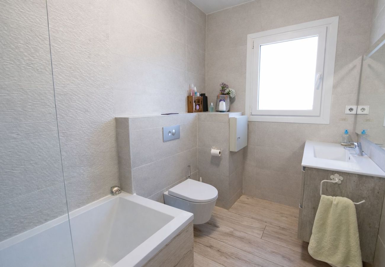 Villa en Llinars del Vallès - Villa con piscina cerca de Barcelona - Tiendas a pie