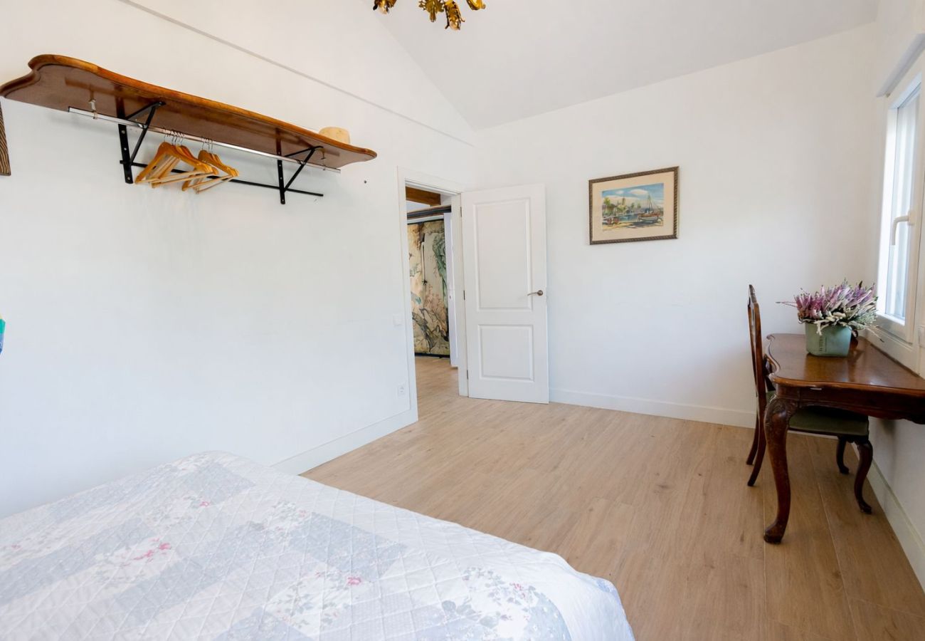 Villa en Llinars del Vallès - Villa con piscina cerca de Barcelona - Tiendas a pie