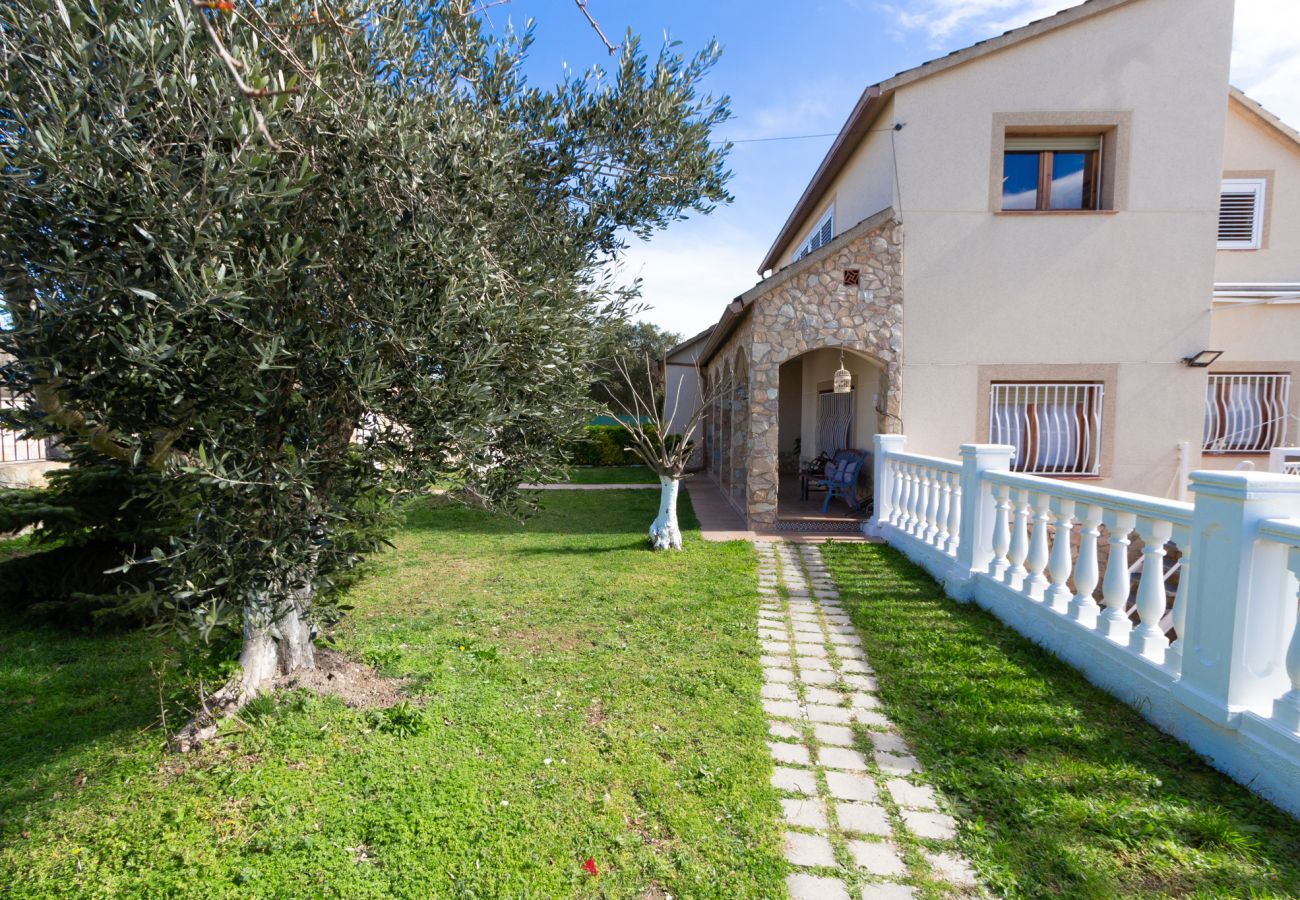 Villa en Sils - Villa relajante con piscina privada cerca de Costa Brava