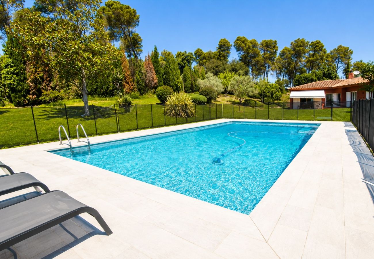 Villa en Garrigoles - ¡Lujo y naturaleza a 20km de la playa de L'Escala!