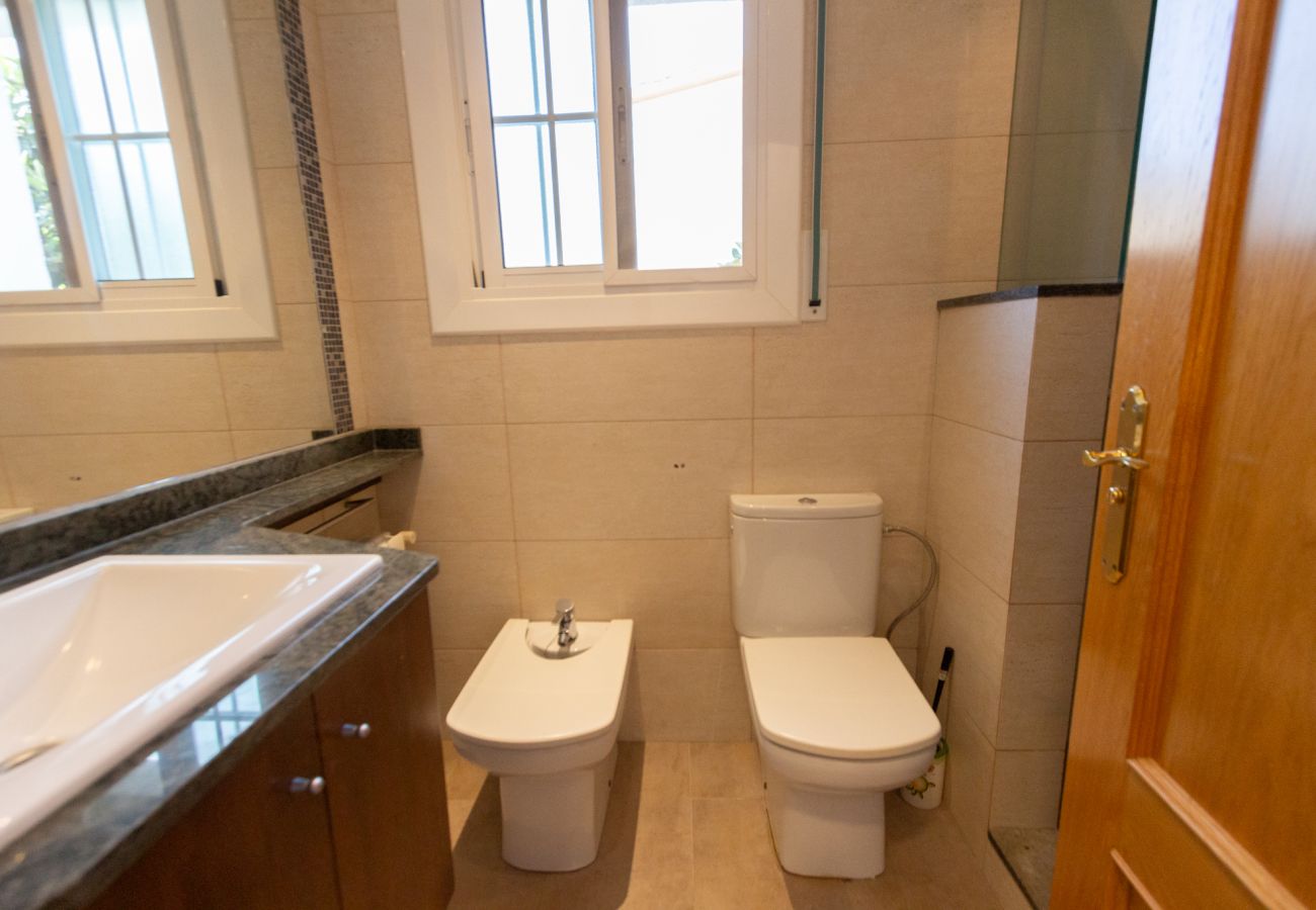 Villa en La Bisbal del Penedés - Amplio refugio de montaña con piscina privada