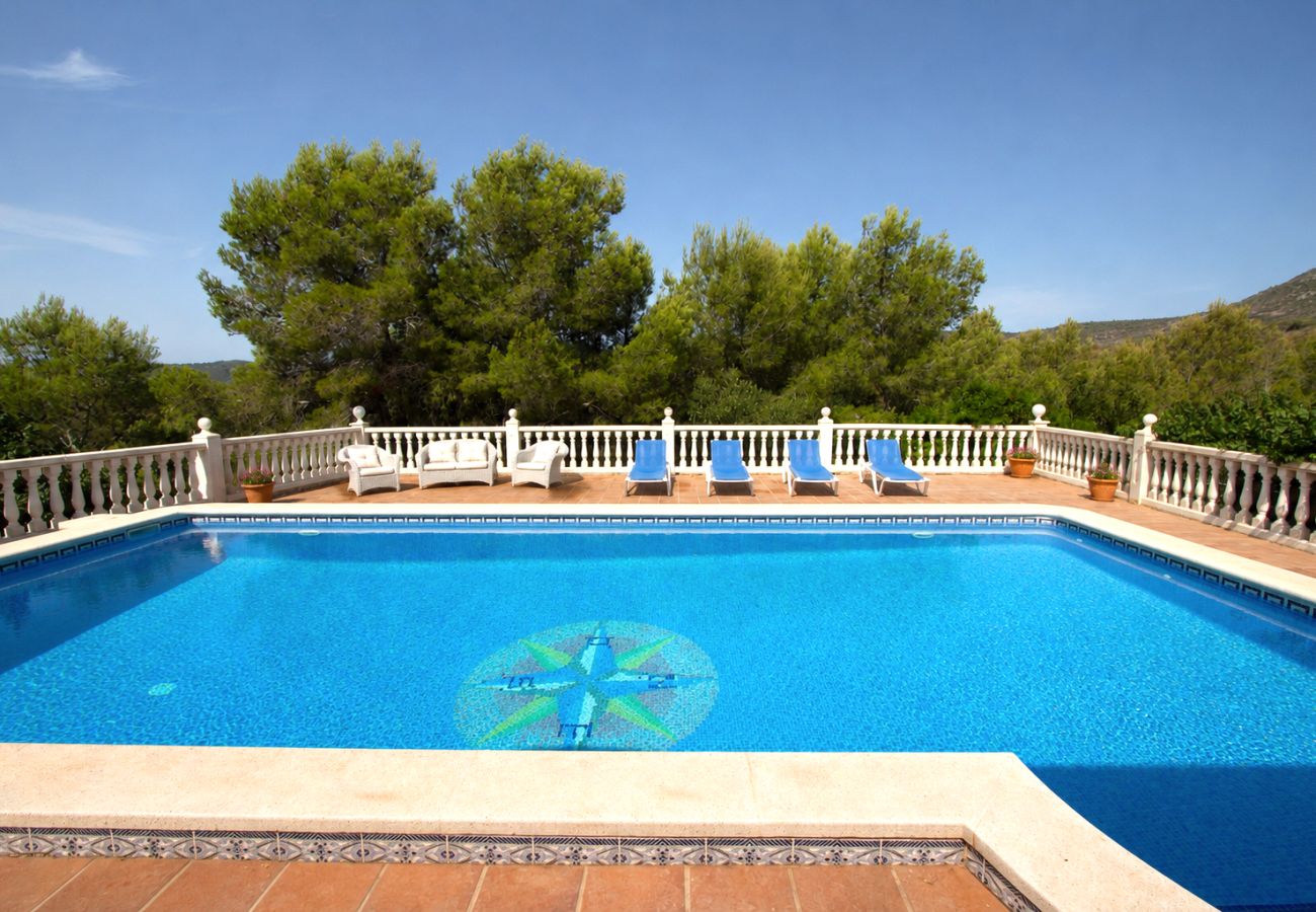 Villa en La Bisbal del Penedés - Amplio refugio de montaña con piscina privada