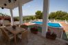 Villa en La Bisbal del Penedés - Amplio refugio de montaña con piscina privada
