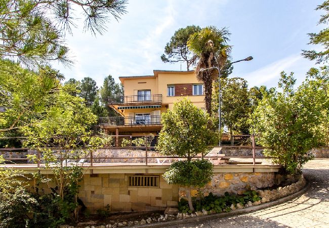 Villa à Corbera de llobregat - Élégante villa de montagne à seulement 30km de Barcelone.