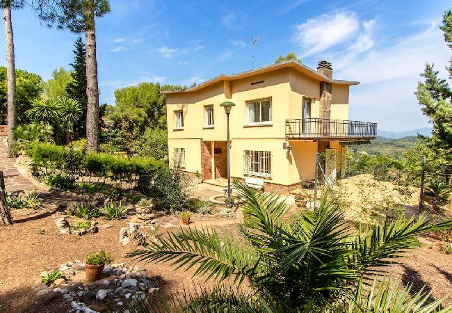 Villa à Corbera de llobregat - Élégante villa de montagne à seulement 30km de Barcelone.