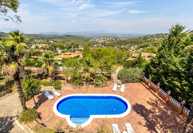 Villa à Corbera de llobregat - Élégante villa de montagne à seulement 30km de Barcelone.