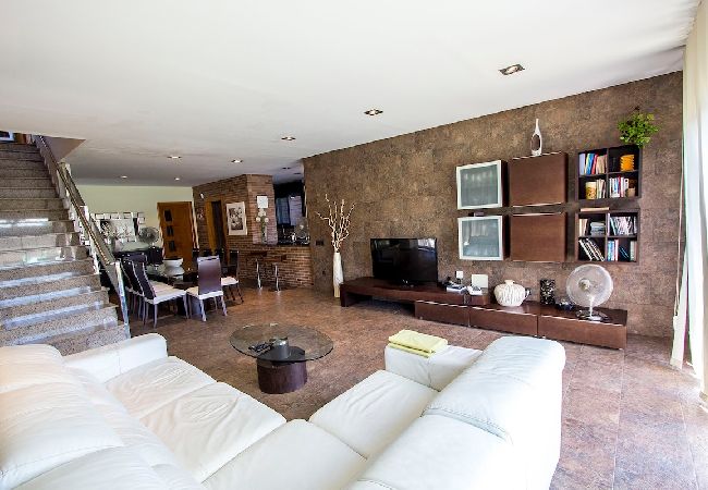 Villa à Sentmenat -  Moderne et spacieuse avec piscine privée proche de BCN! Villa à Sentmenat -  Moderne et spacieuse avec piscine privée proche de BCN!