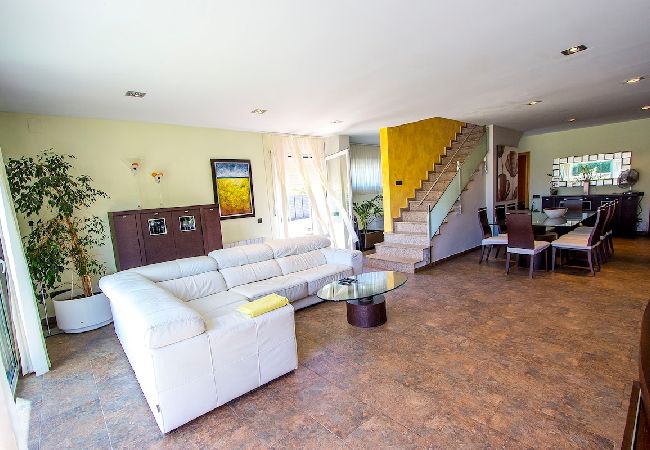 Villa à Sentmenat -  Moderne et spacieuse avec piscine privée proche de BCN! Villa à Sentmenat -  Moderne et spacieuse avec piscine privée proche de BCN!