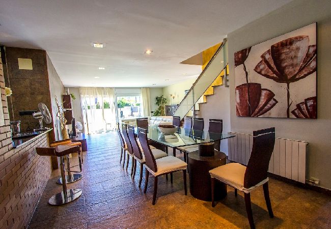 Villa à Sentmenat -  Moderne et spacieuse avec piscine privée proche de BCN! Villa à Sentmenat -  Moderne et spacieuse avec piscine privée proche de BCN!