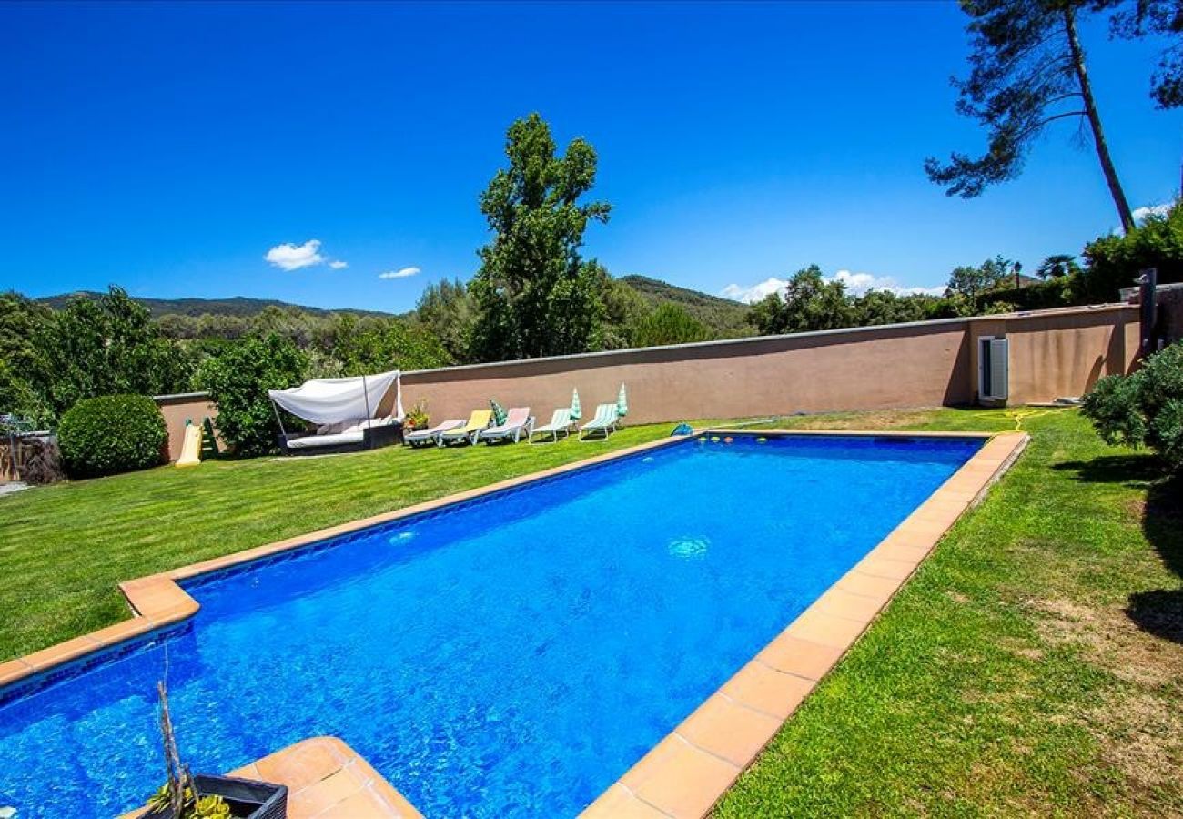 Villa à Sentmenat -  Moderne et spacieuse avec piscine privée proche de BCN!