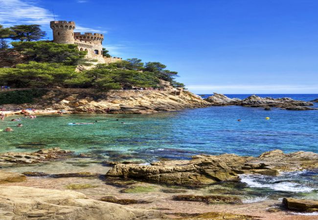 Villa à Sils -  Merveille moderne - à 26km des plages de la Costa Brava! Villa à Sils -  Merveille moderne - à 26km des plages de la Costa Brava!