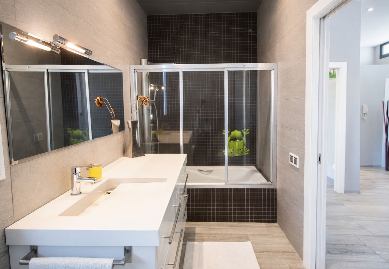 Villa à Sils -  Merveille moderne - à 26km des plages de la Costa Brava!