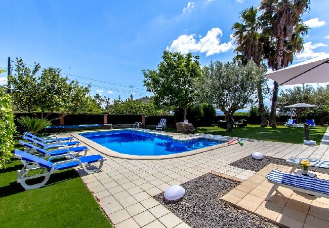 Villa à Sentmenat -  Superbe villa avec piscine privée à 33 km de Barcelone!