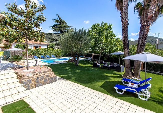 Villa à Sentmenat -  Superbe villa avec piscine privée à 33 km de Barcelone!